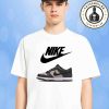 Nike Europe The Nike SB Dunk Low Pro B Sequoia Sneaker T-Shirt